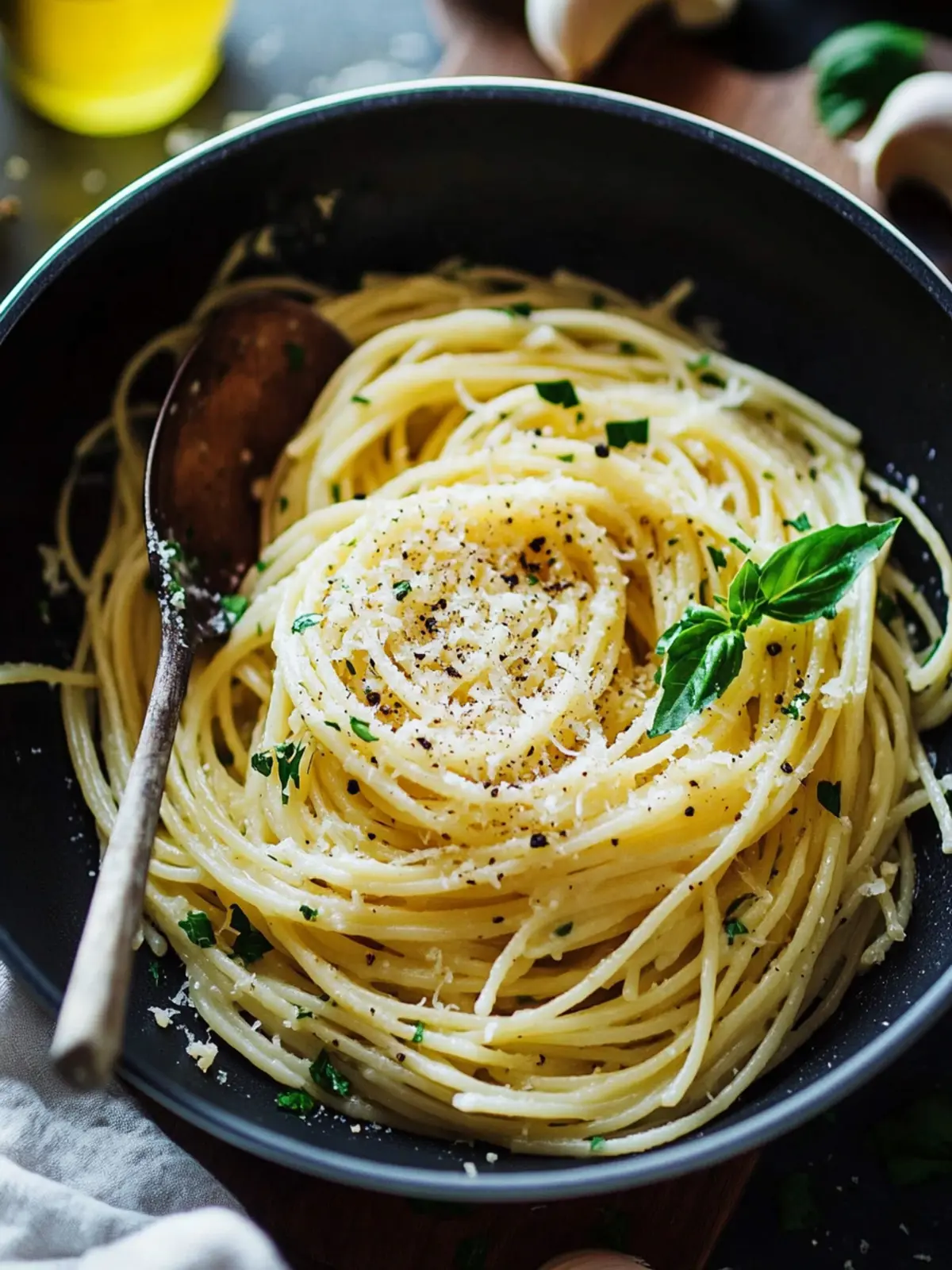 Italian Pasta with Garlic Olive Oil Sauce
